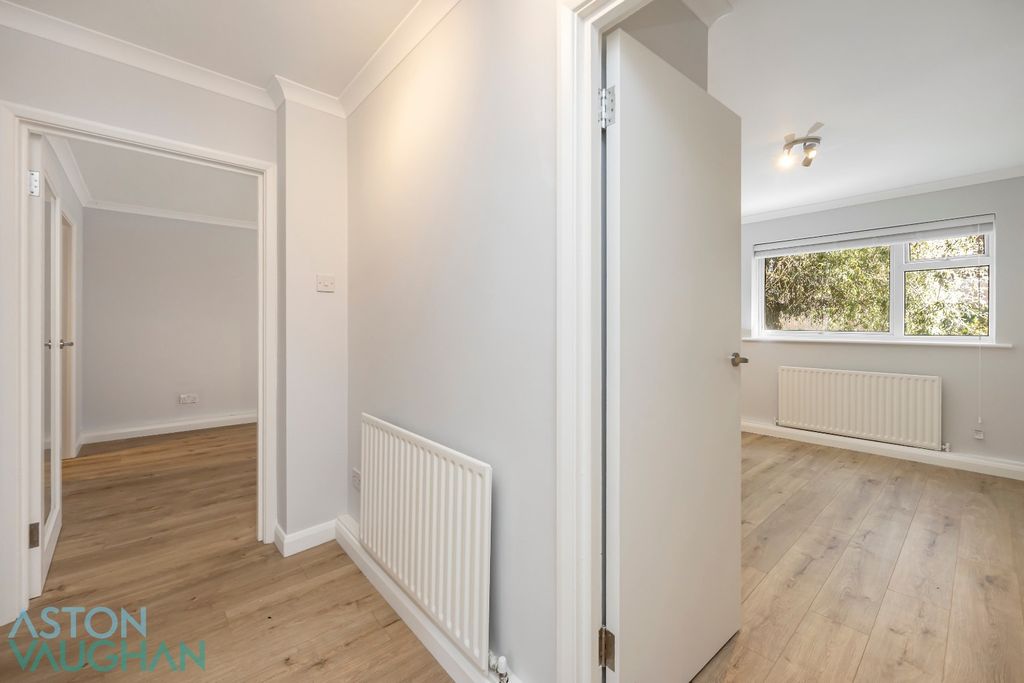 Property photo 2 of 18 4615411