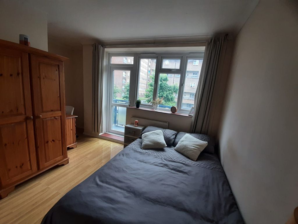 Property photo 3 of 13 Room 4- £909 Available Now