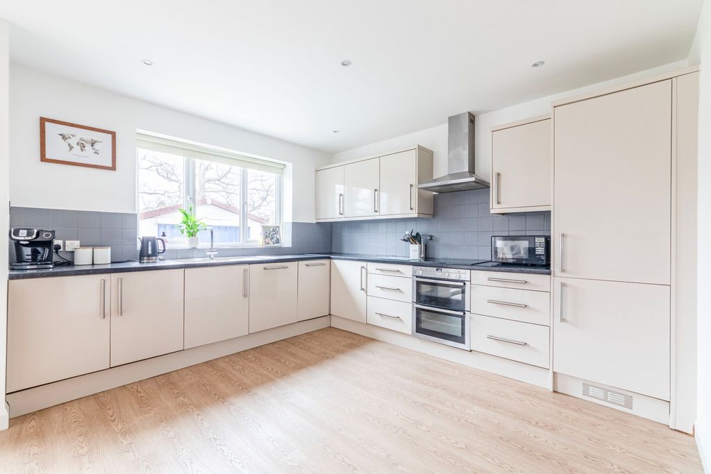 Property photo 3 of 24 Picture No. 14