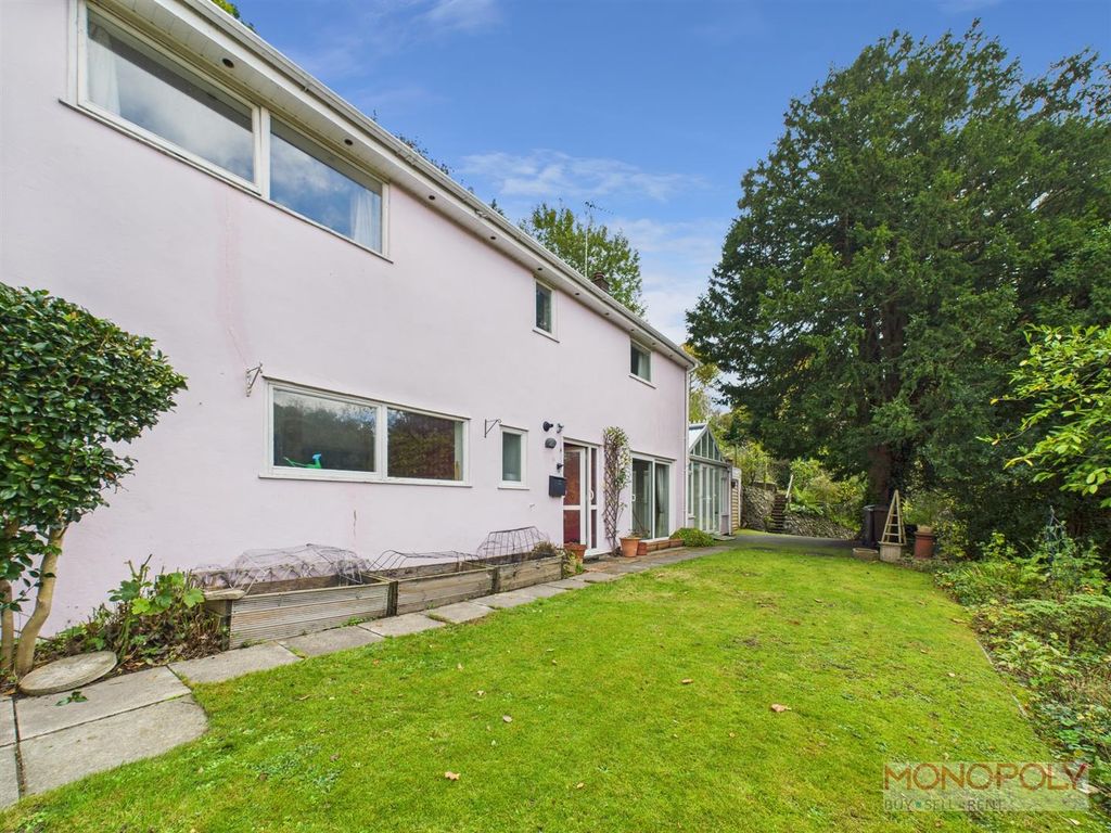 Property photo 2 of 42 Front Lawn