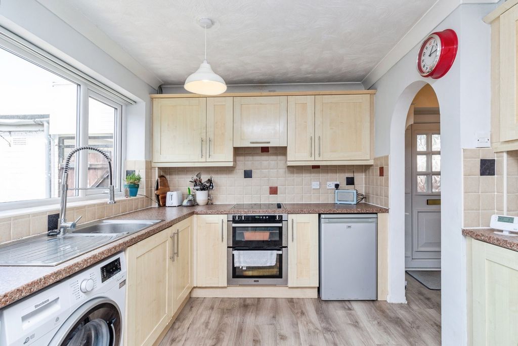 Property photo 3 of 12 Kitchen/Diner