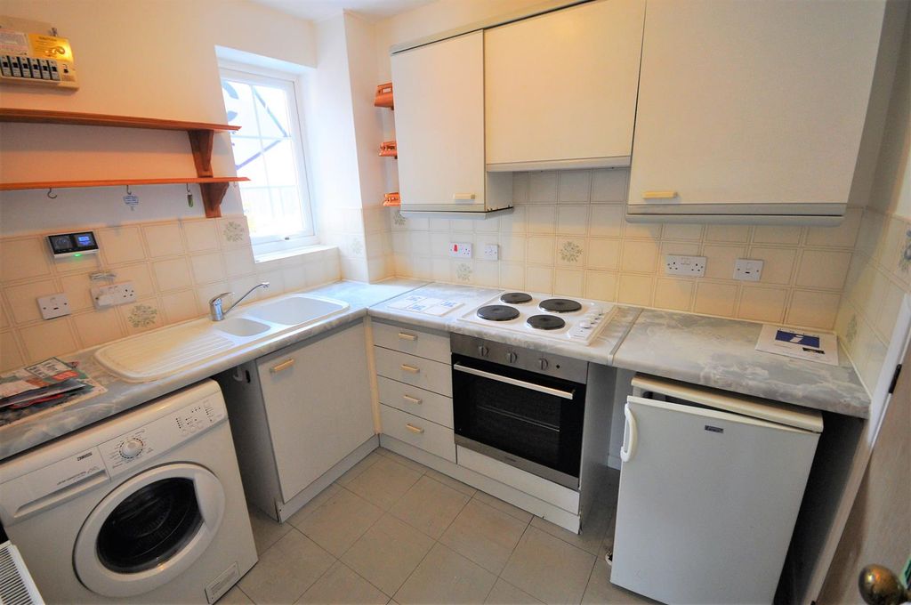 Property photo 3 of 6 Kitchen