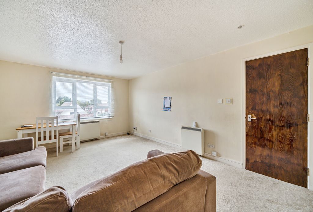 Property photo 3 of 10 1340654-16-689E1d...