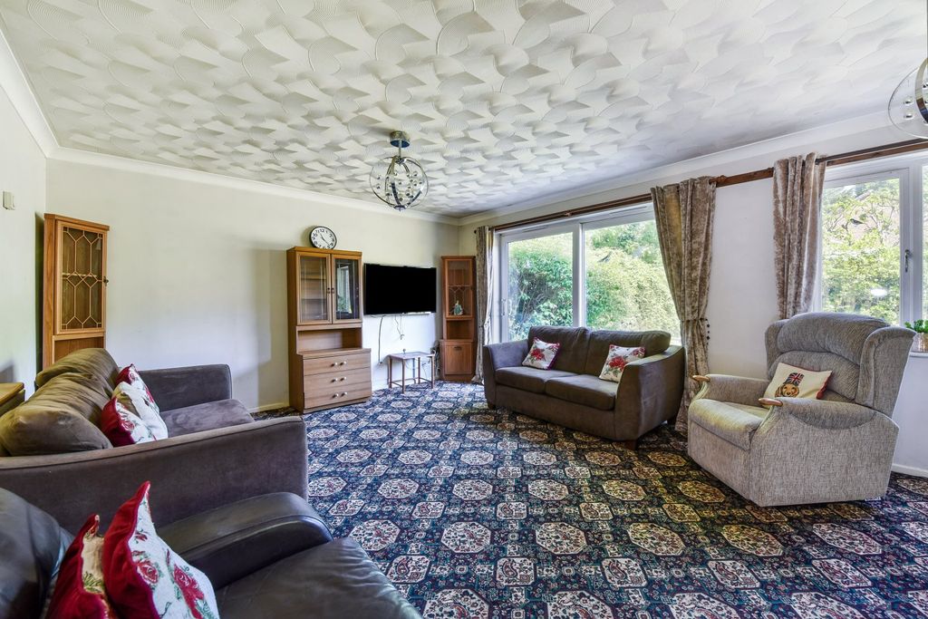 Property photo 2 of 11 Living Room