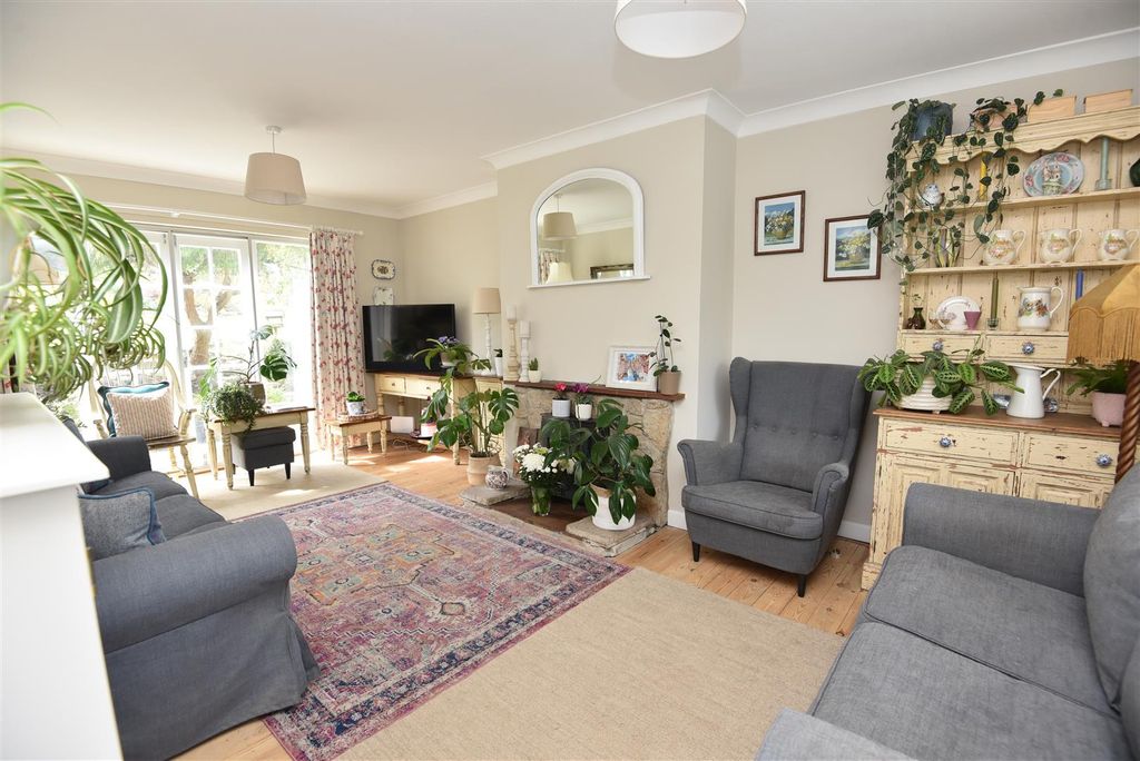 Property photo 2 of 14 Sitting Room