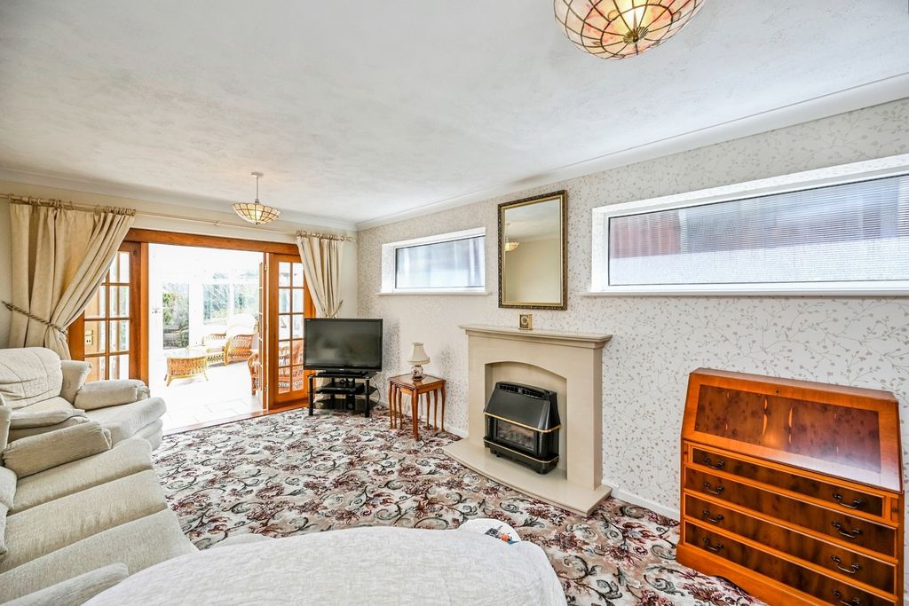 Property photo 2 of 17 Photo