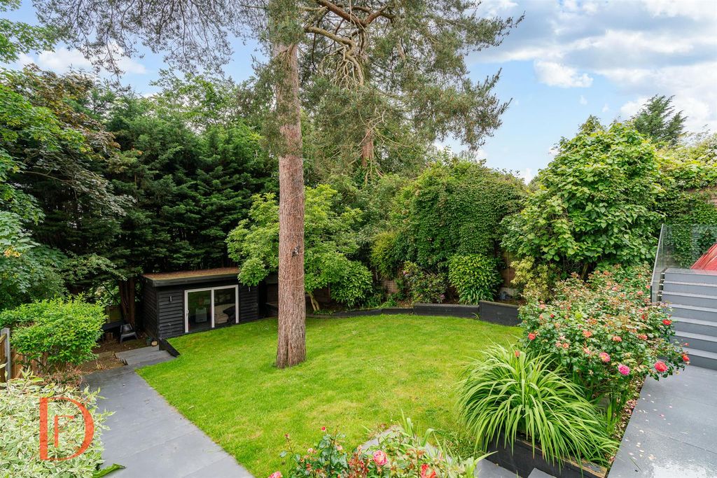 Additional image 39 of 4 bed detached house for saleWoodbury Hill, Loughton IG10