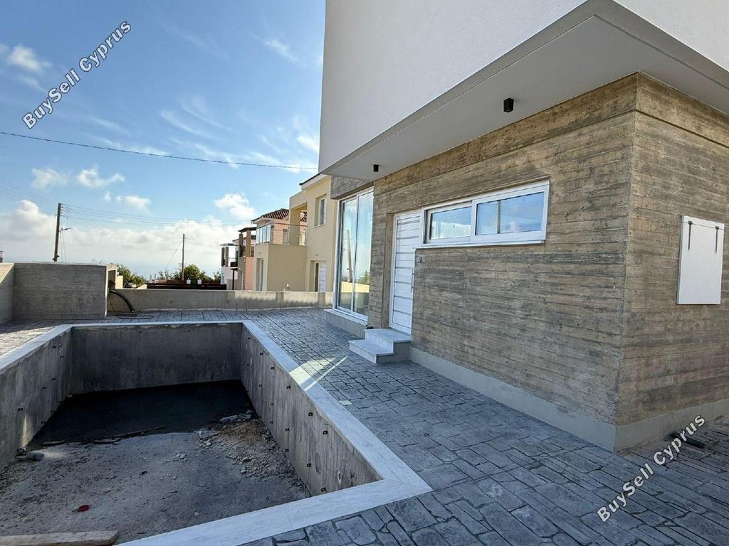 Property photo 2 of 27