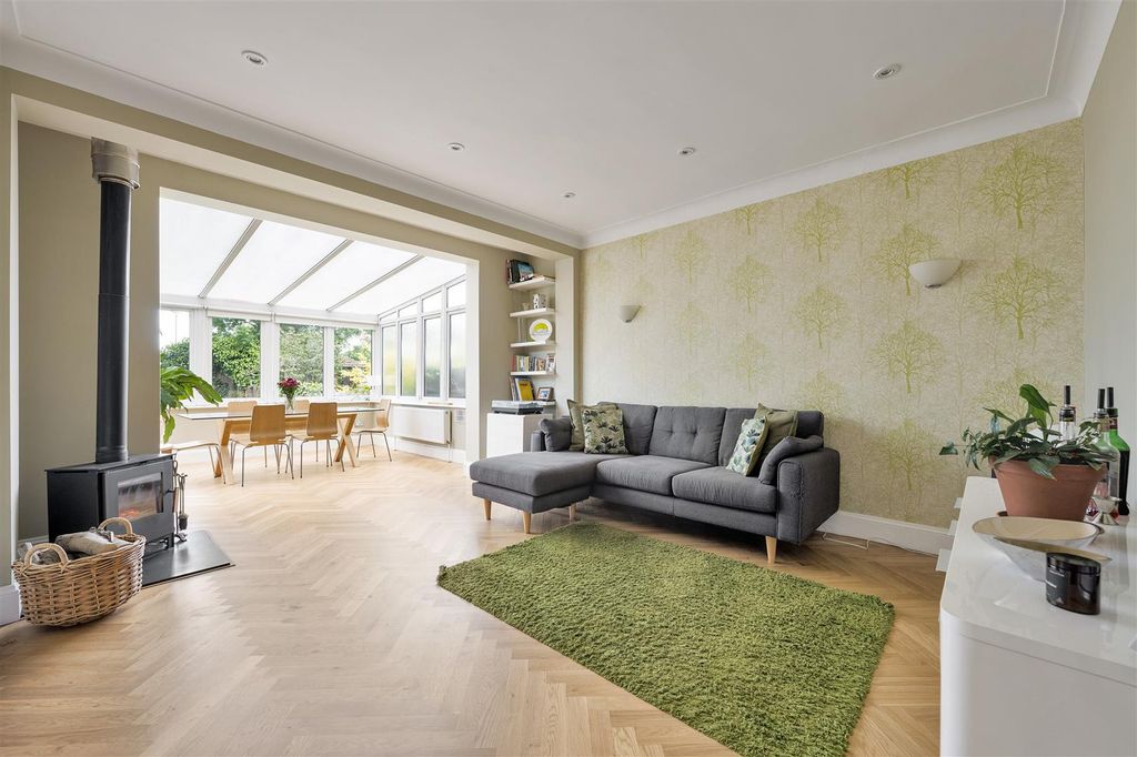 Property photo 3 of 55 Reydon Avenue, E11