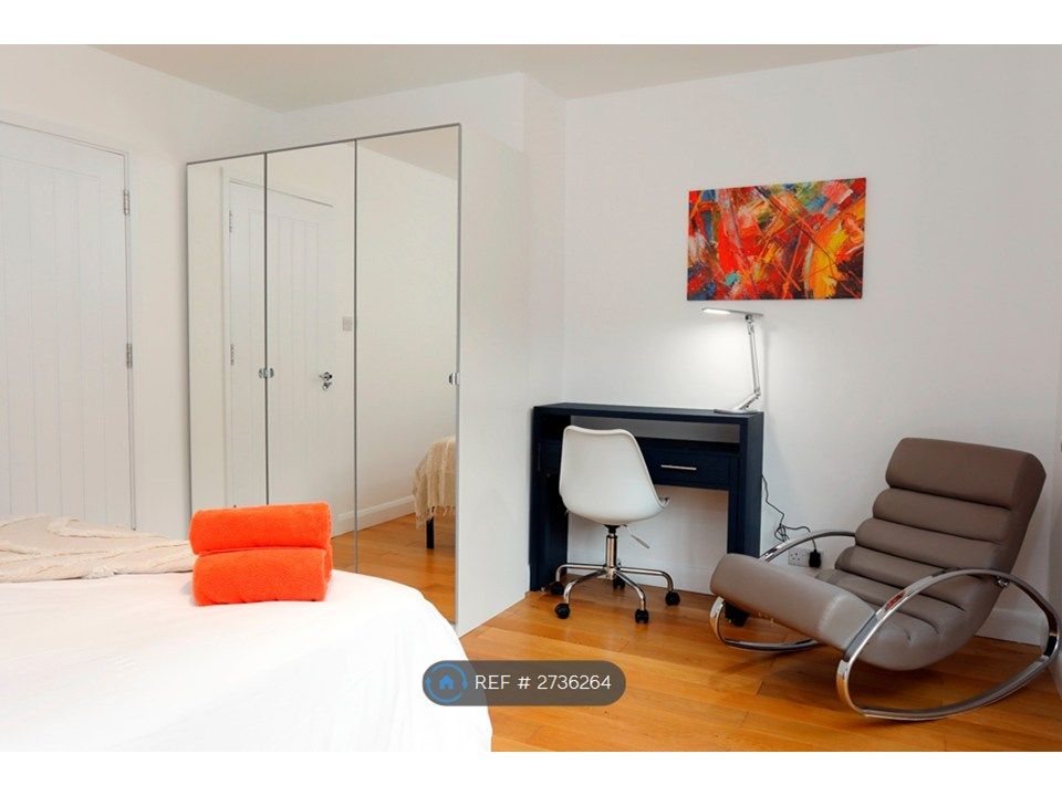 Property photo 2 of 9 Bedroom With Garden Access