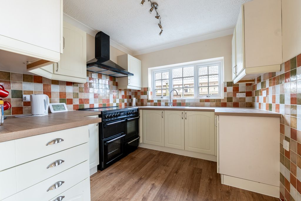 Property photo 2 of 25