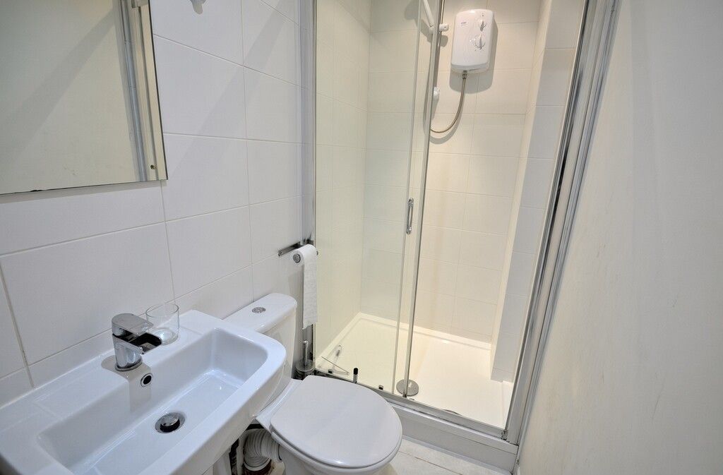 Property photo 2 of 6 4 Mount Bathroom 2