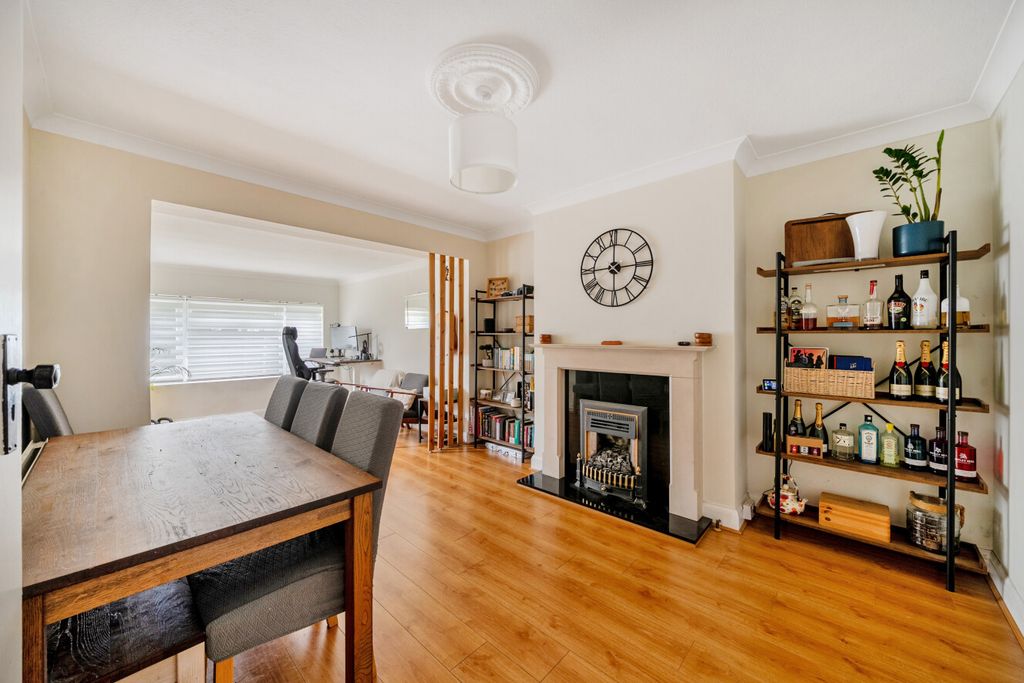Property photo 2 of 15 1472611-10-6A2Bf7...
