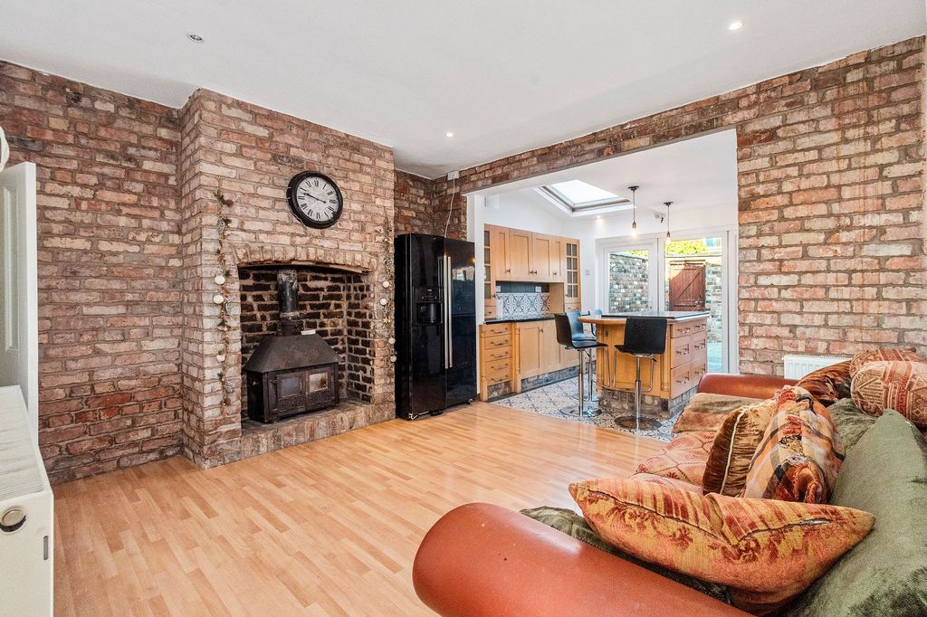 Property photo 3 of 22