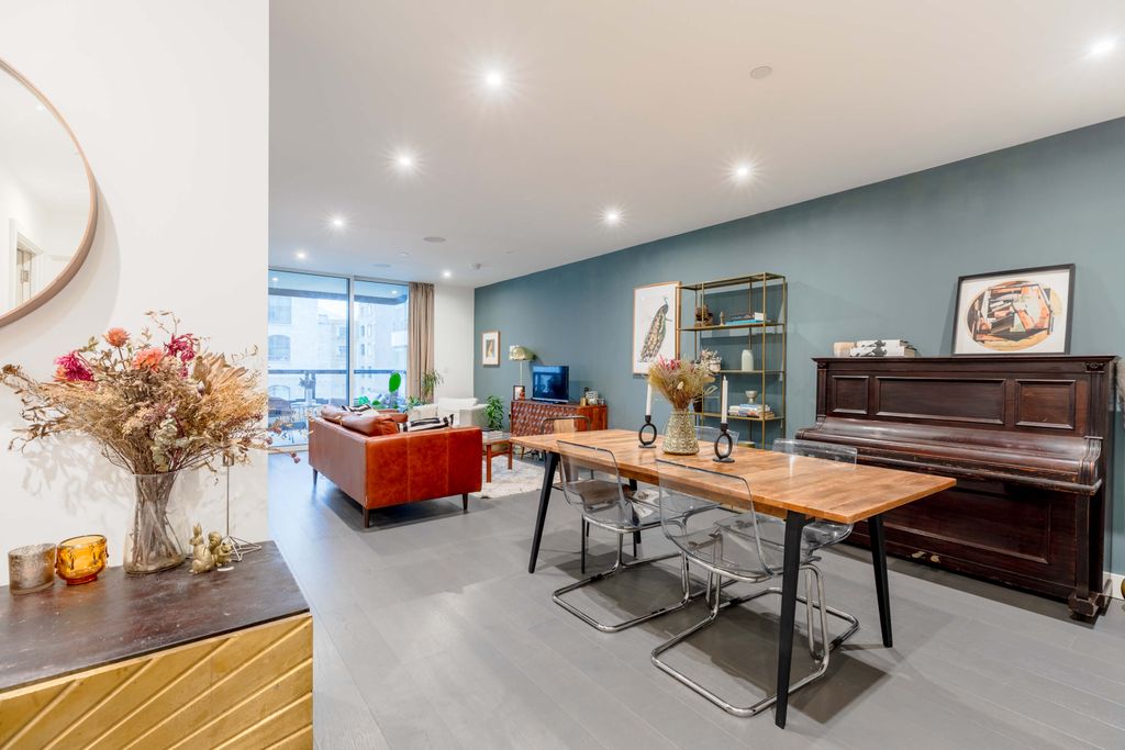 Property photo 1 of 23 Se1 5Yq - High Res-26.Jpg
