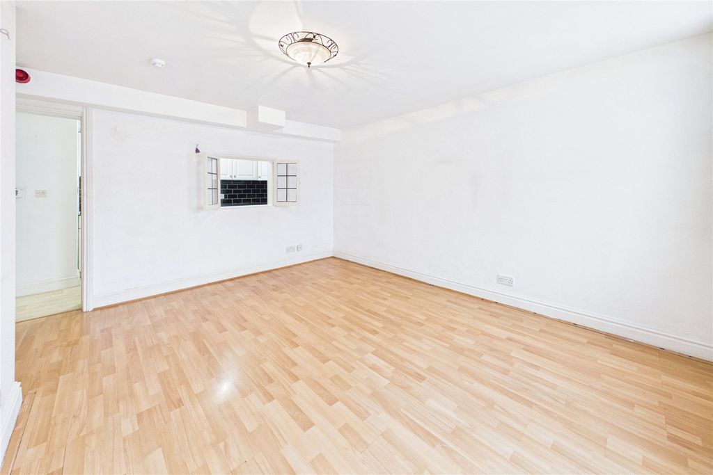 Property photo 2 of 6 Picture No. 02