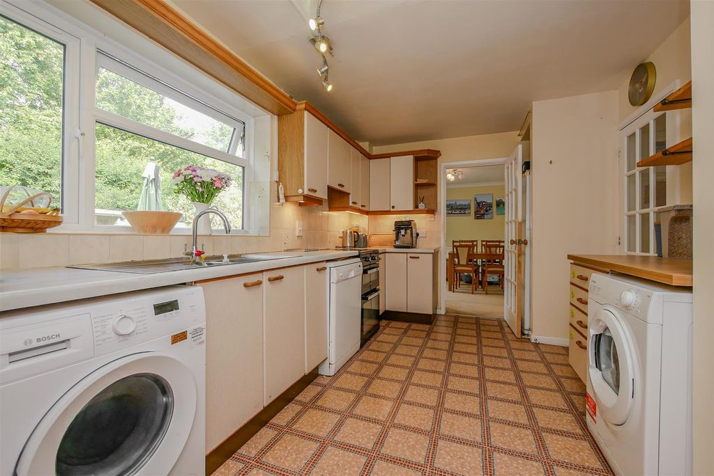 Property photo 3 of 14 Kitchen