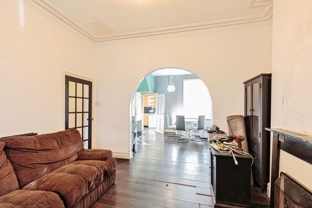 Property photo 2 of 17 Photo