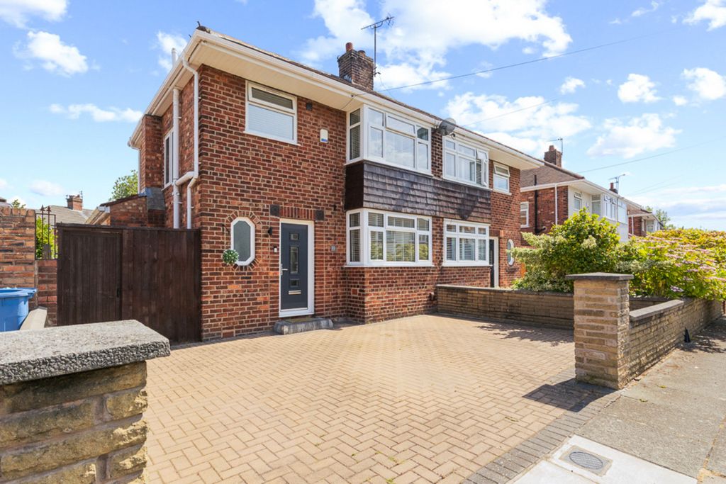 Property photo 2 of 28