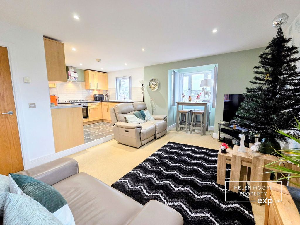 Property photo 3 of 13