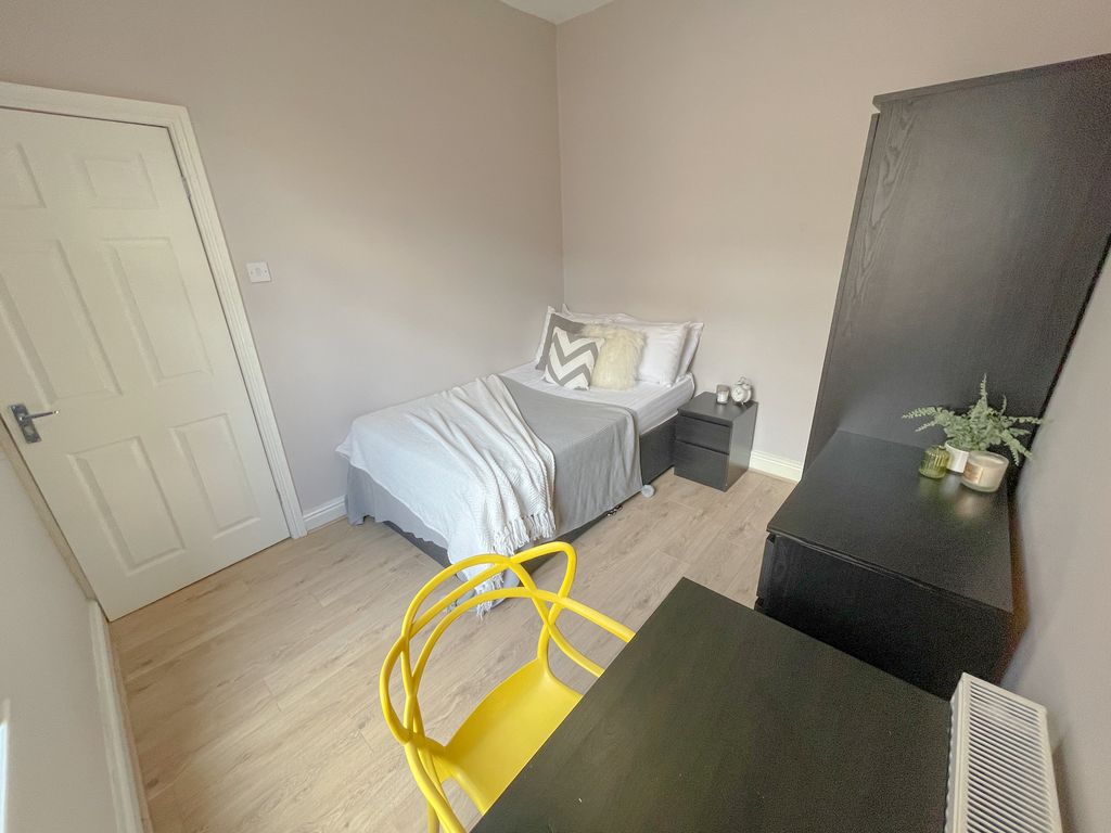 Property photo 3 of 7 62 Ling(5)