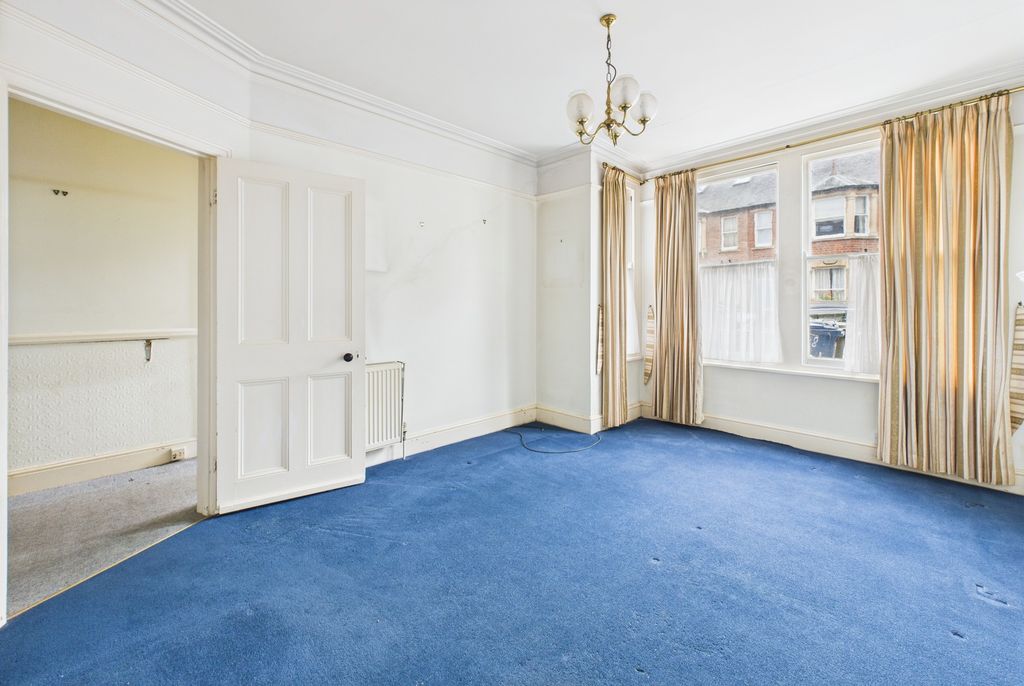 Property photo 3 of 27 Cam02545G0-Pr0452-Still002