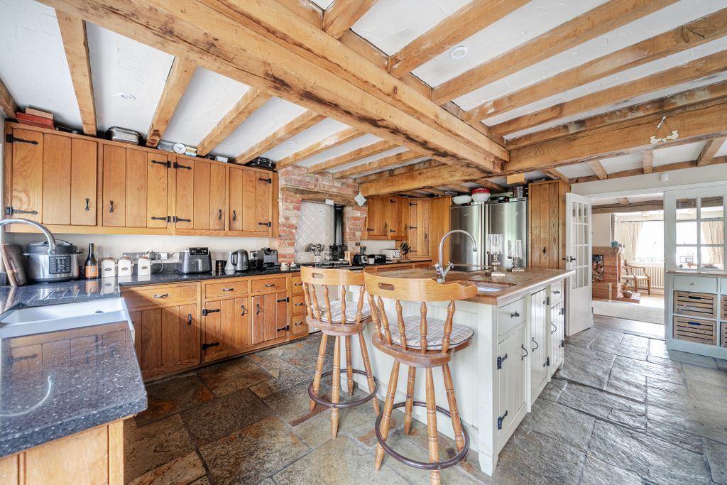 Property photo 3 of 8 Kitchen