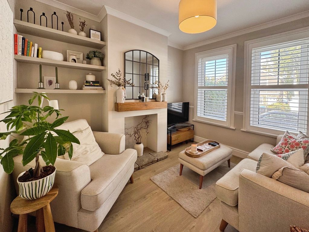 Property photo 2 of 12 Pbox-Img.Jpg