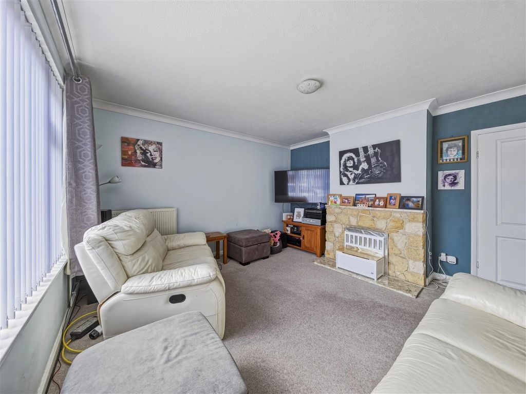 Property photo 3 of 25 19 Hillview (16).Jpg