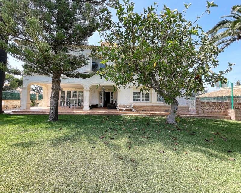 Property photo 1 of 50