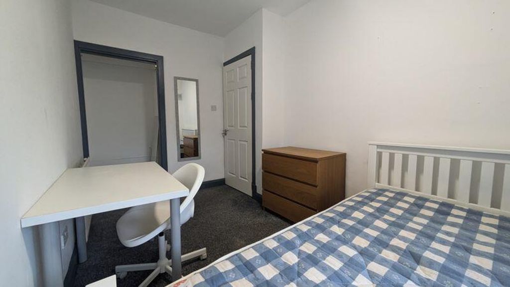 Property photo 1 of 8 A Spacious And Bright Double Bedroom Perfect For S...