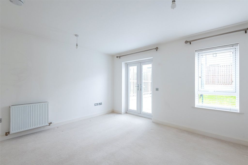 Property photo 2 of 16 Picture No. 21