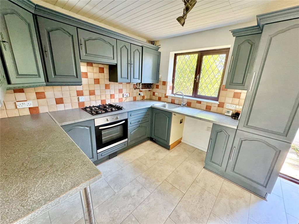 Property photo 2 of 16 Picture No. 21