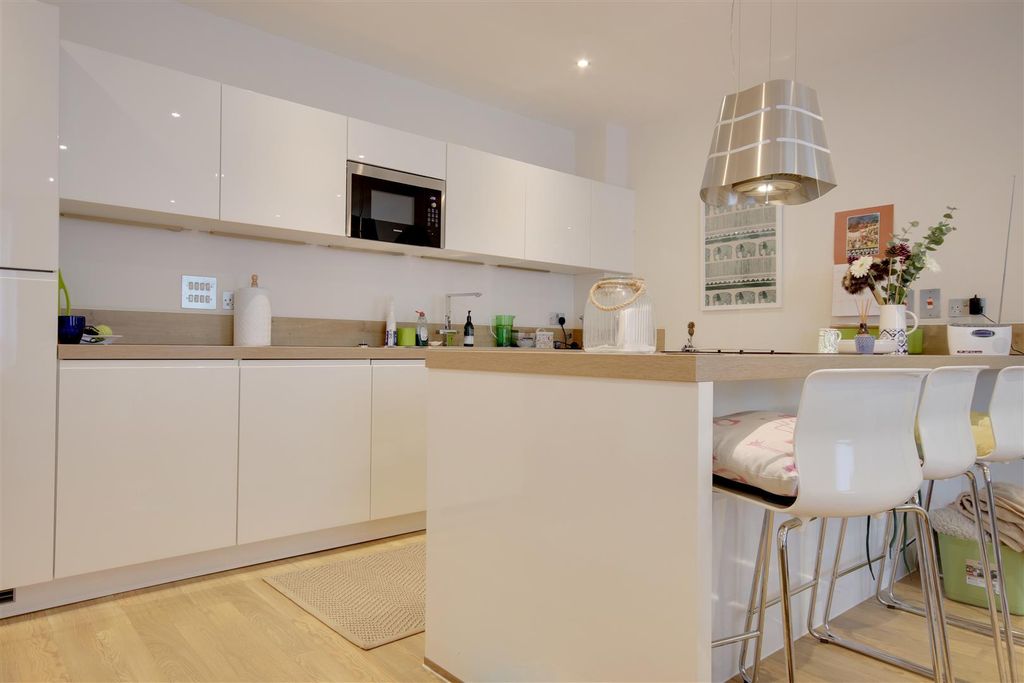 Property photo 3 of 14 Kitchen 2.Jpg