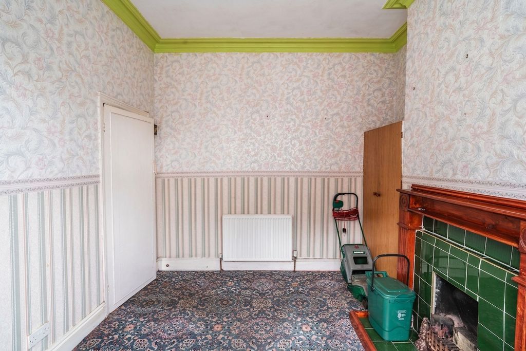 Property photo 3 of 18 Living Room