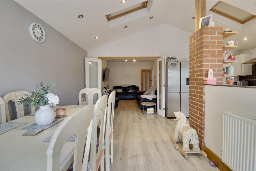 Property photo 3 of 15 8E5619E8-213F-4F62-A8D7-3B8713Dd6315_1_201_A.Jpeg