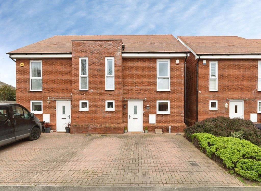 Property photo 1 of 17 Exterior