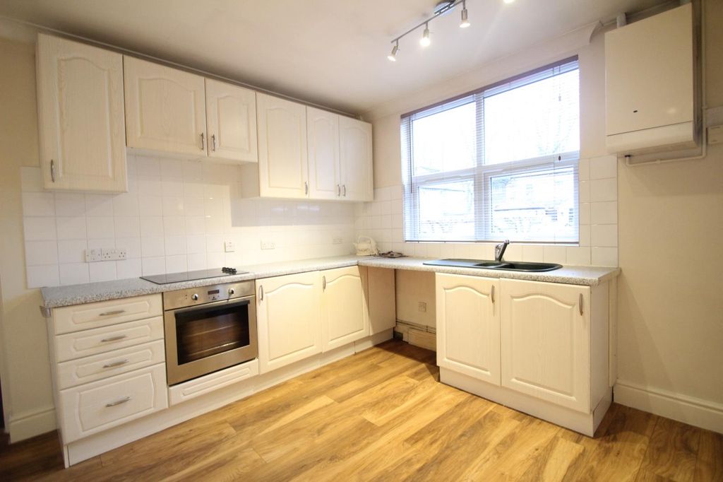 Property photo 3 of 7 Kitchen