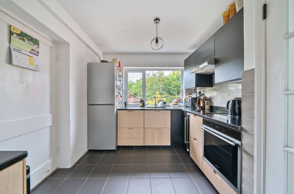 Property photo 2 of 11 1329834-5-6881042...