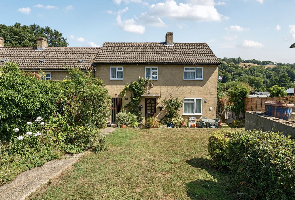 Property photo 1 of 17 1329612-16-688385...