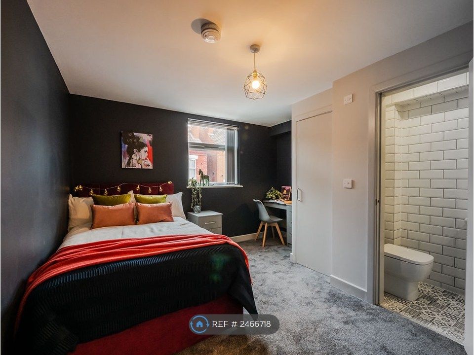 Property photo 1 of 12 En-Suite 3