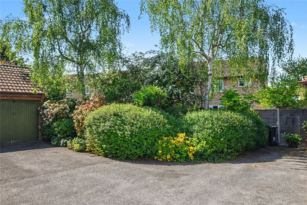 Property photo 2 of 21 Picture No. 24