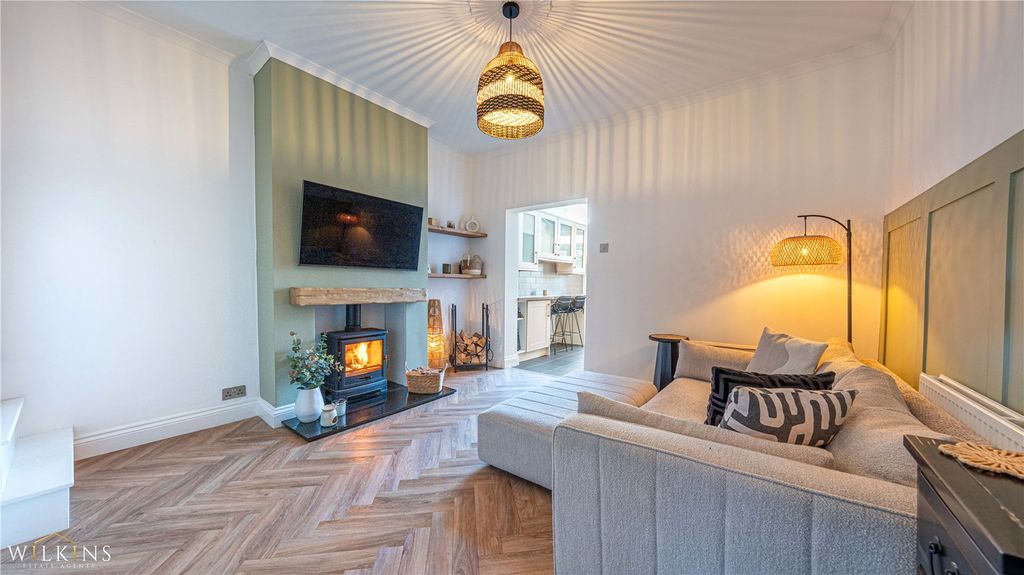 Property photo 2 of 34 Picture No. 16