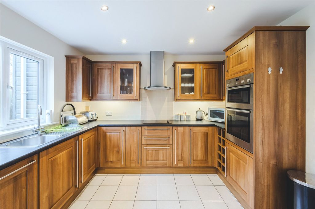 Property photo 2 of 25 Picture No. 11