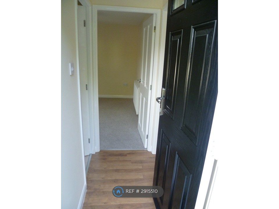 Property photo 2 of 6 Hall