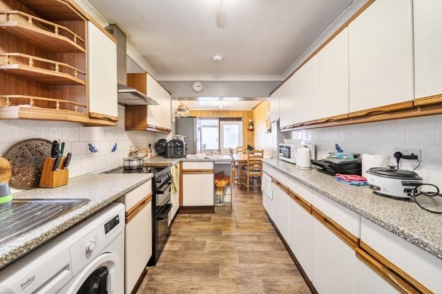 Property photo 2 of 21 Kitchen