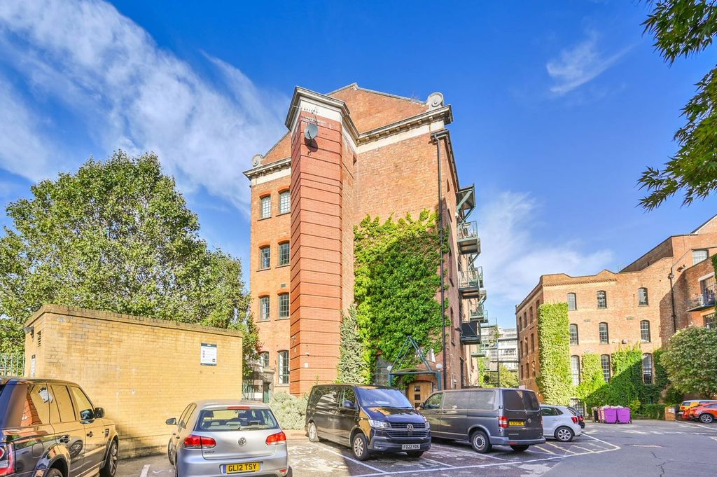 Property photo 1 of 8