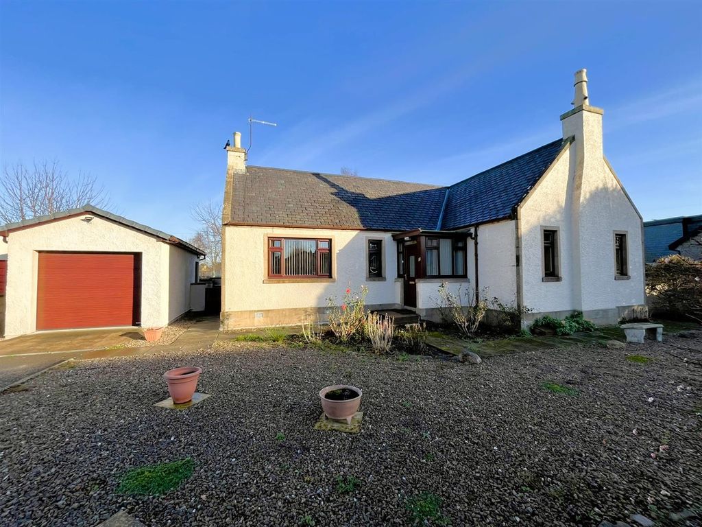Property photo 1 of 21 11 Seafield Street Elgin