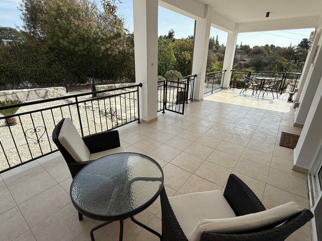 Property photo 2 of 27