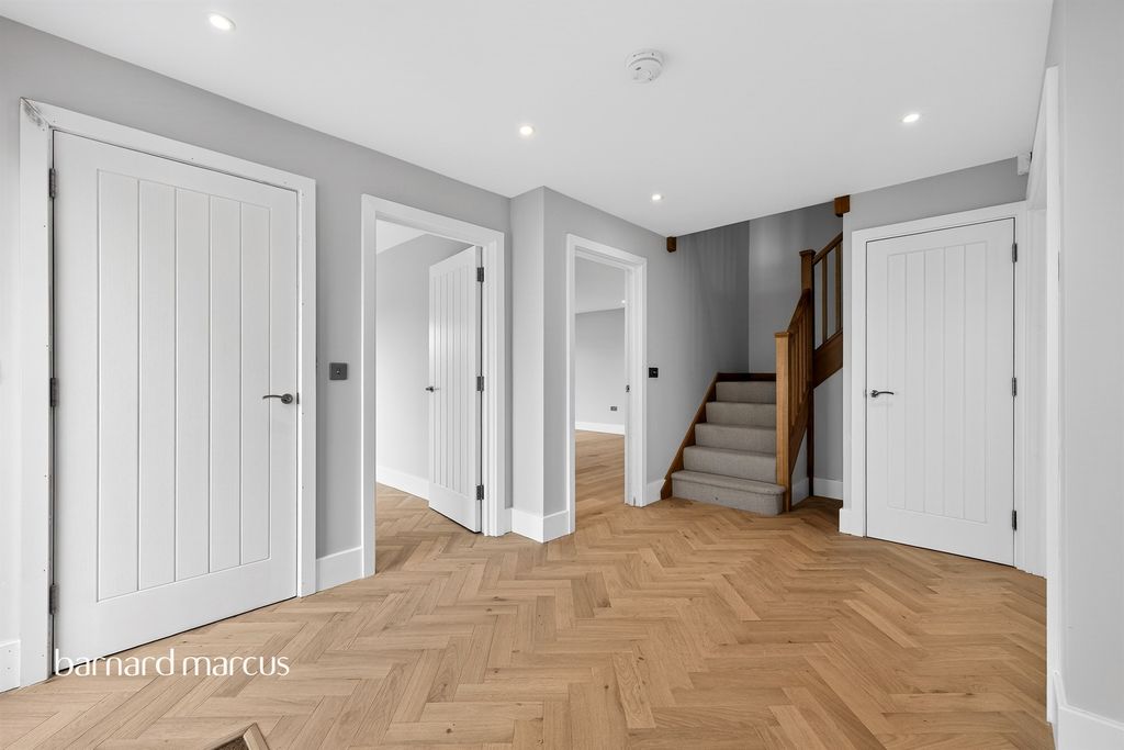 Property photo 3 of 24